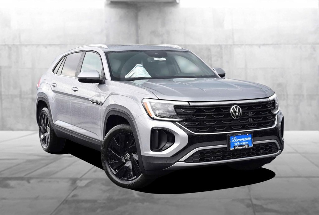 Volkswagen Atlas Cross Sport Vehicle Full-screen Gallery Image 2