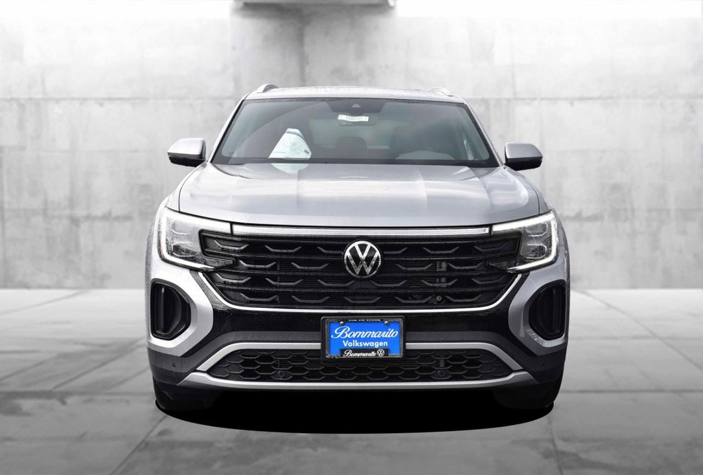 Volkswagen Atlas Cross Sport Vehicle Full-screen Gallery Image 4