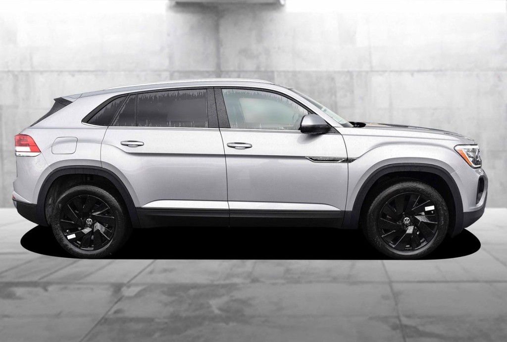 Volkswagen Atlas Cross Sport Vehicle Full-screen Gallery Image 5
