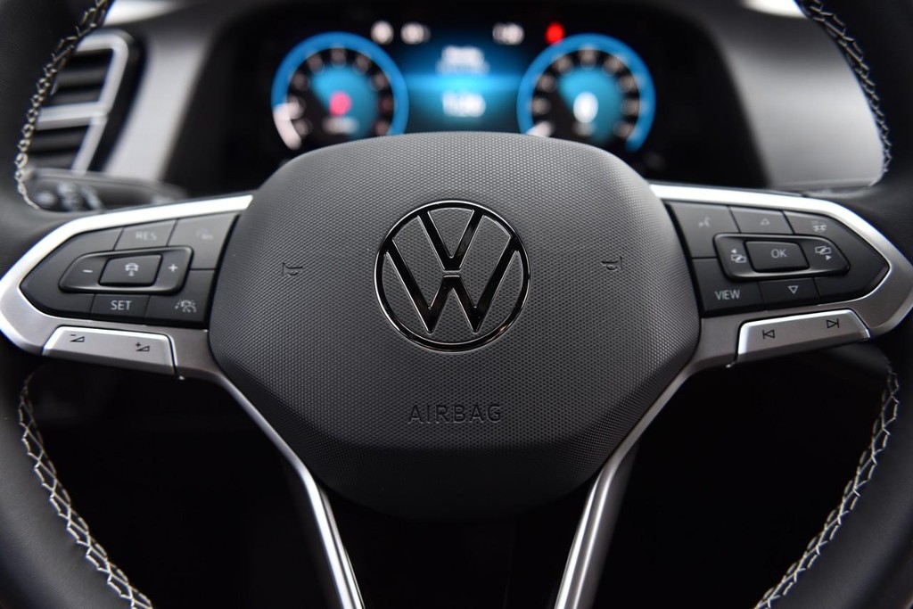 Volkswagen Atlas Cross Sport Vehicle Full-screen Gallery Image 18