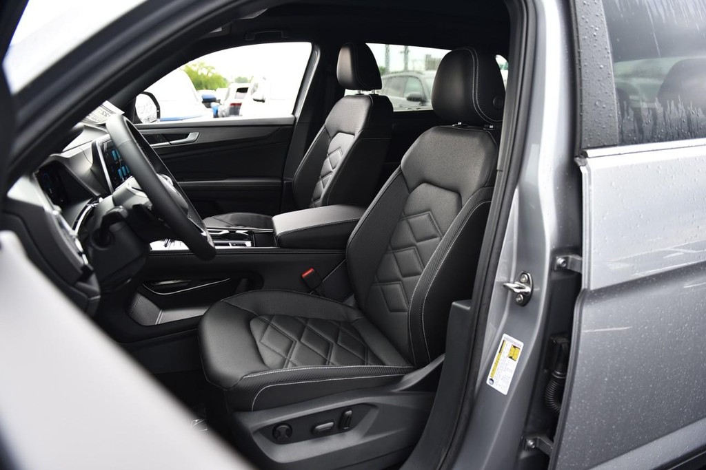 Volkswagen Atlas Cross Sport Vehicle Full-screen Gallery Image 19