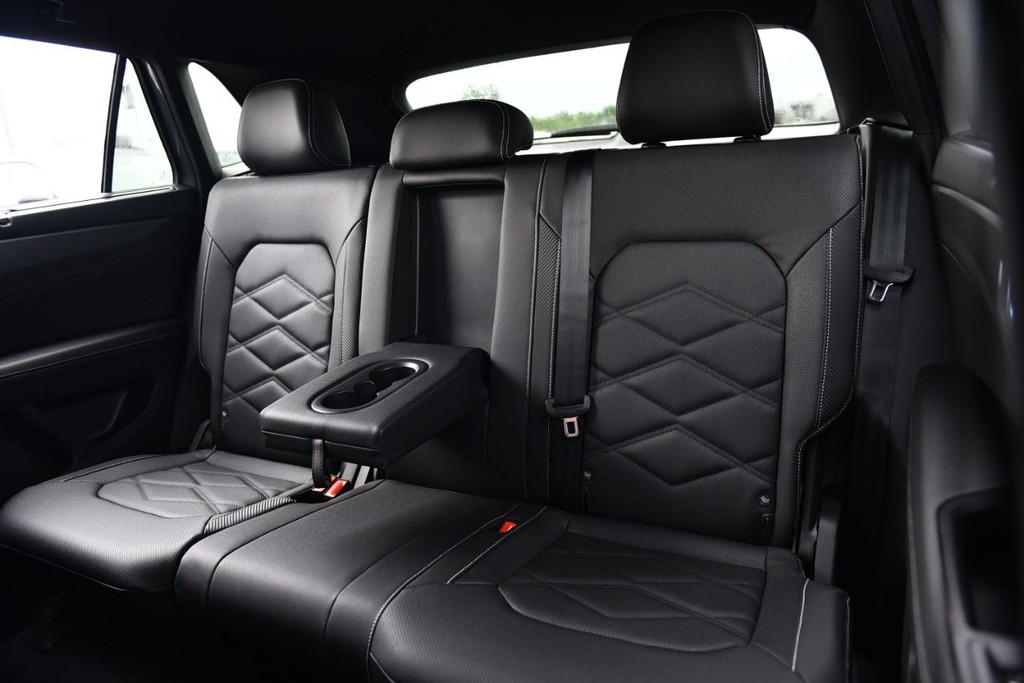 Volkswagen Atlas Cross Sport Vehicle Full-screen Gallery Image 22