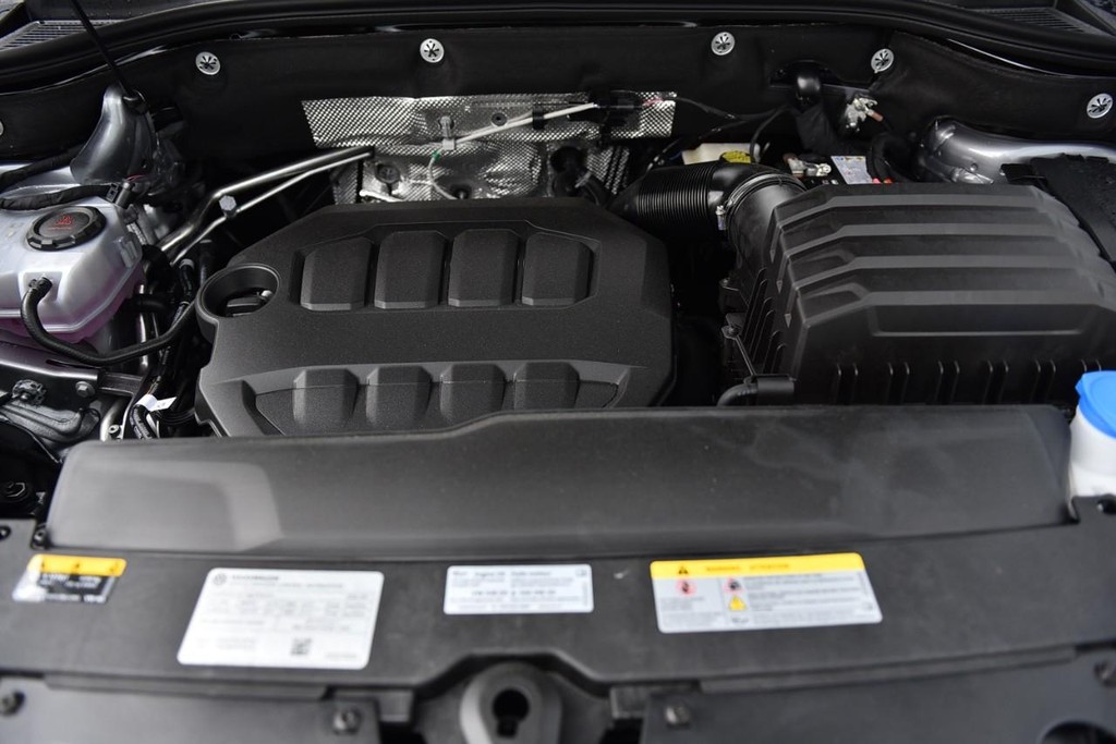 Volkswagen Atlas Cross Sport Vehicle Full-screen Gallery Image 27