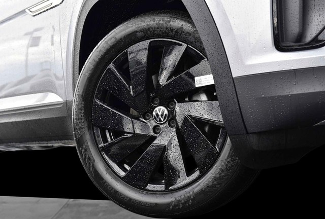 Volkswagen Atlas Cross Sport Vehicle Image 03