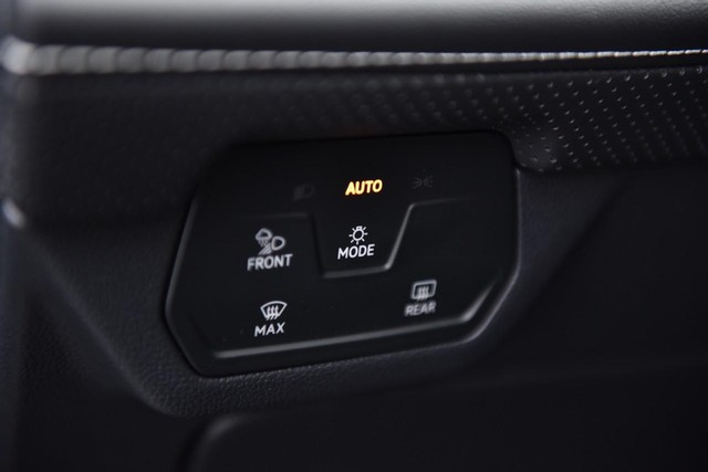 Volkswagen Atlas Cross Sport Vehicle Image 11