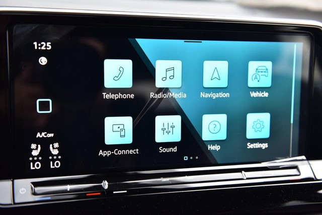 Volkswagen Atlas Cross Sport Vehicle Image 14