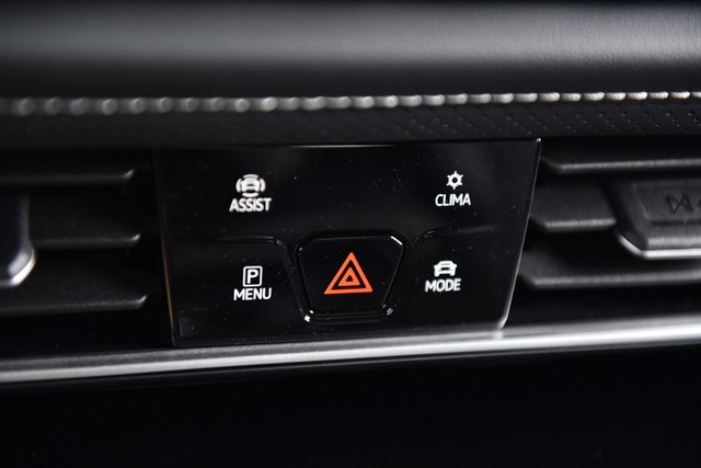 Volkswagen Atlas Cross Sport Vehicle Image 15