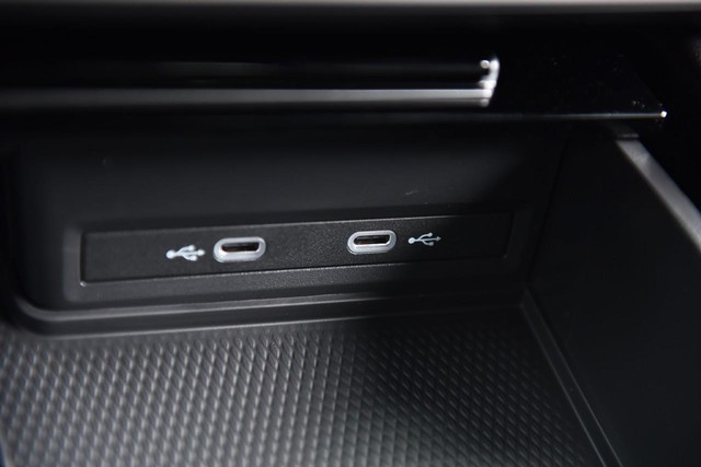Volkswagen Atlas Cross Sport Vehicle Image 16