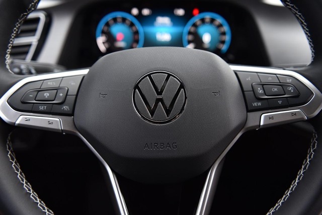 Volkswagen Atlas Cross Sport Vehicle Image 18