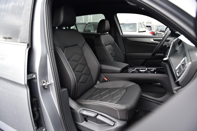 Volkswagen Atlas Cross Sport Vehicle Image 20