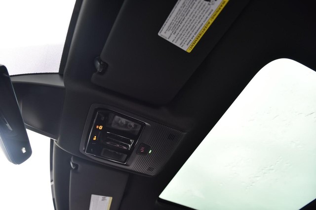 Volkswagen Atlas Cross Sport Vehicle Image 21