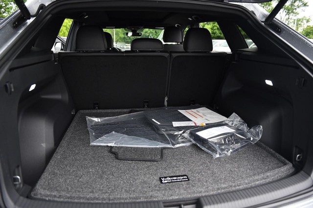 Volkswagen Atlas Cross Sport Vehicle Image 25