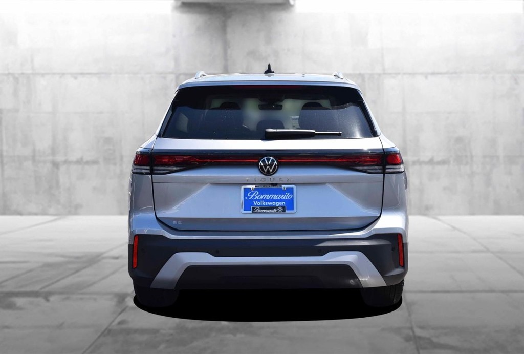 Volkswagen Tiguan Vehicle Full-screen Gallery Image 6
