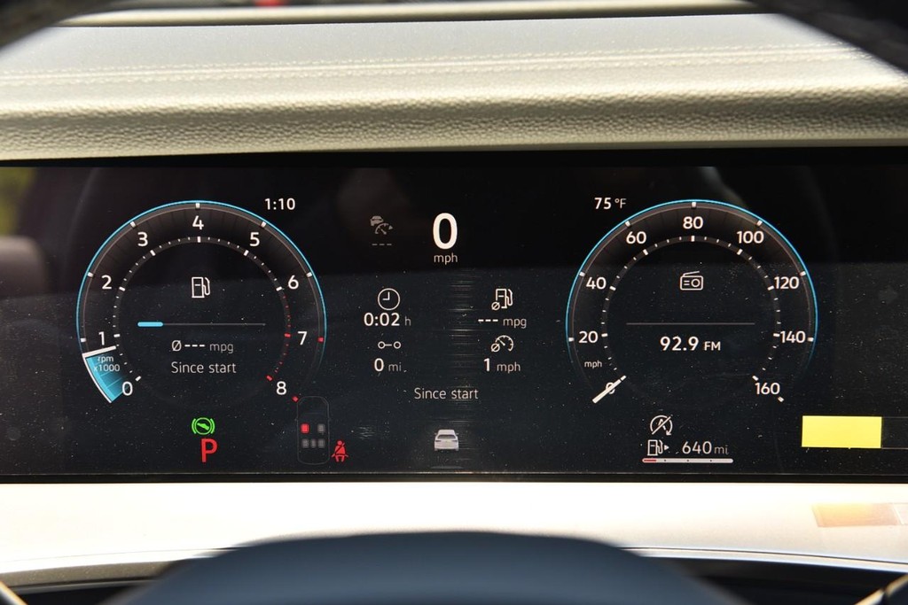 Volkswagen Tiguan Vehicle Full-screen Gallery Image 12