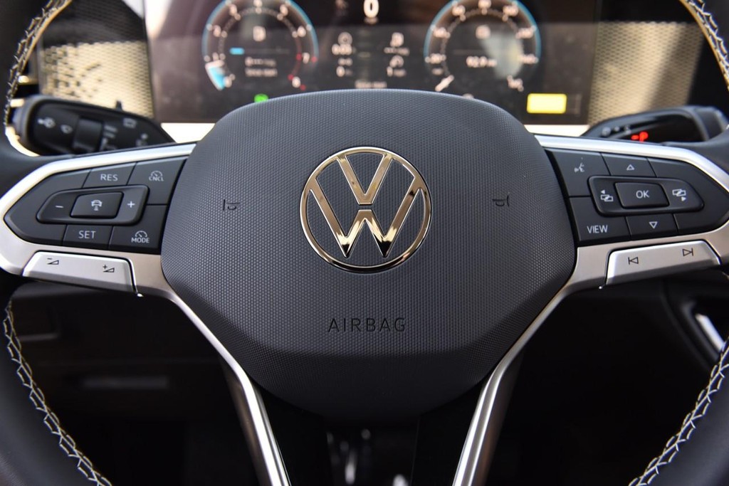 Volkswagen Tiguan Vehicle Full-screen Gallery Image 18