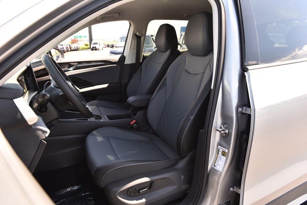 Volkswagen Tiguan Vehicle Full-screen Gallery Image 19