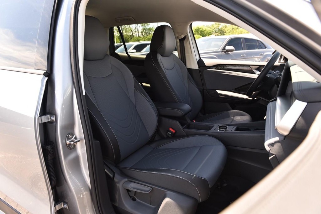 Volkswagen Tiguan Vehicle Full-screen Gallery Image 20