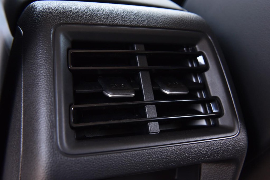Volkswagen Tiguan Vehicle Full-screen Gallery Image 22