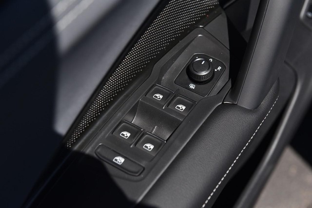 Volkswagen Tiguan Vehicle Image 08