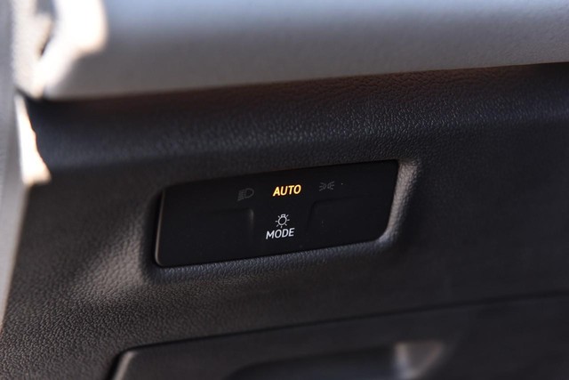 Volkswagen Tiguan Vehicle Image 11