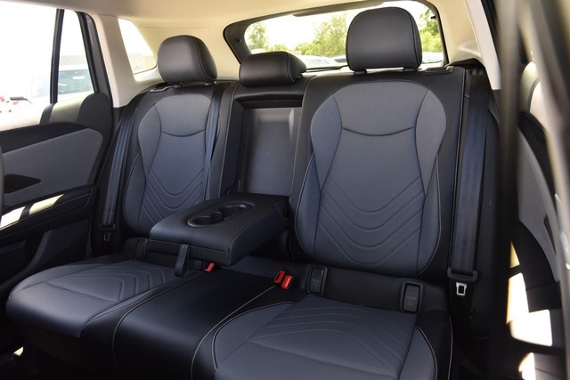 Volkswagen Tiguan Vehicle Image 21