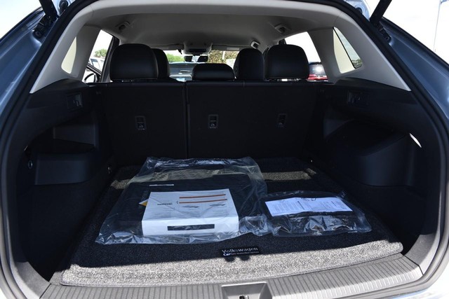 Volkswagen Tiguan Vehicle Image 24