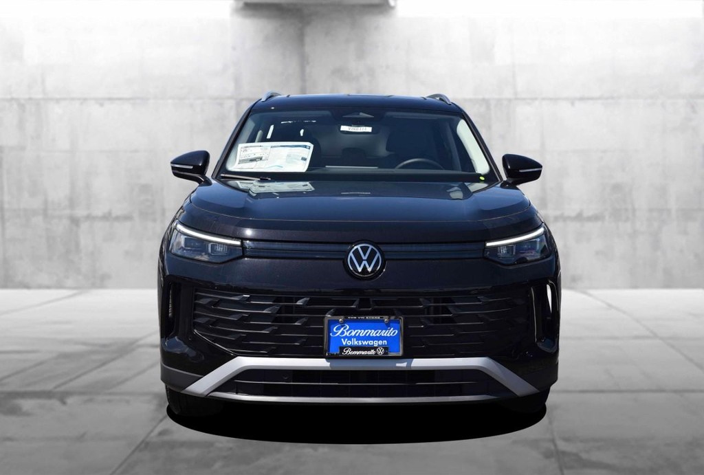 Volkswagen Tiguan Vehicle Full-screen Gallery Image 4