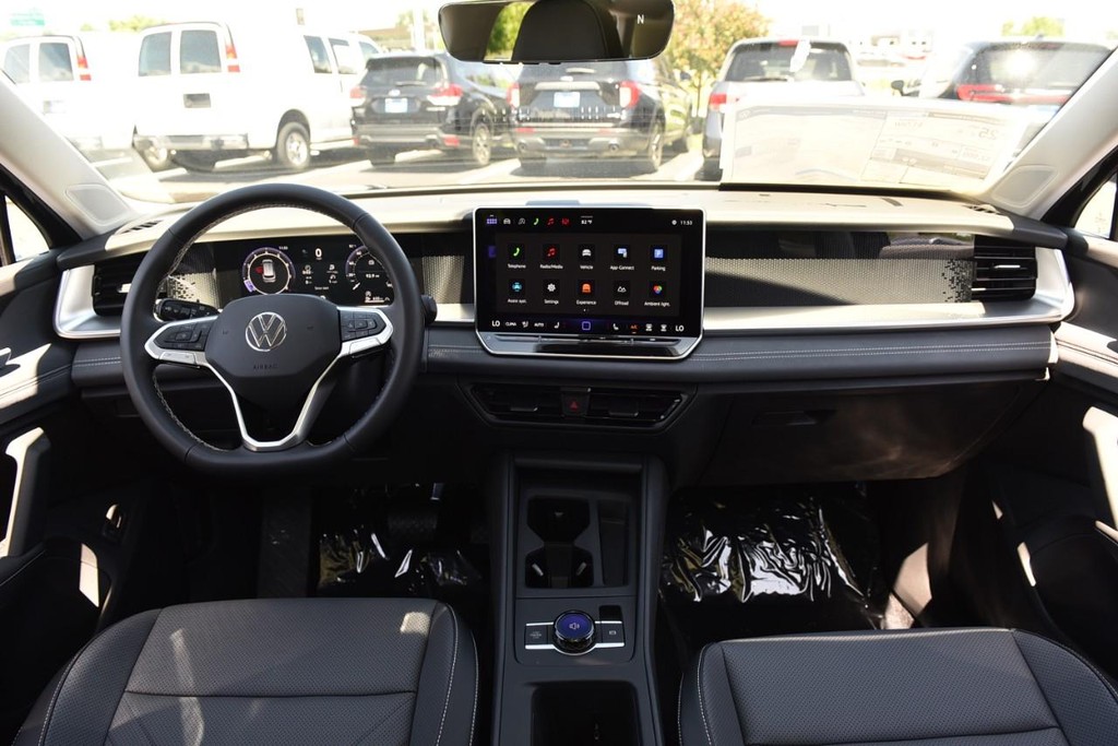 Volkswagen Tiguan Vehicle Full-screen Gallery Image 7