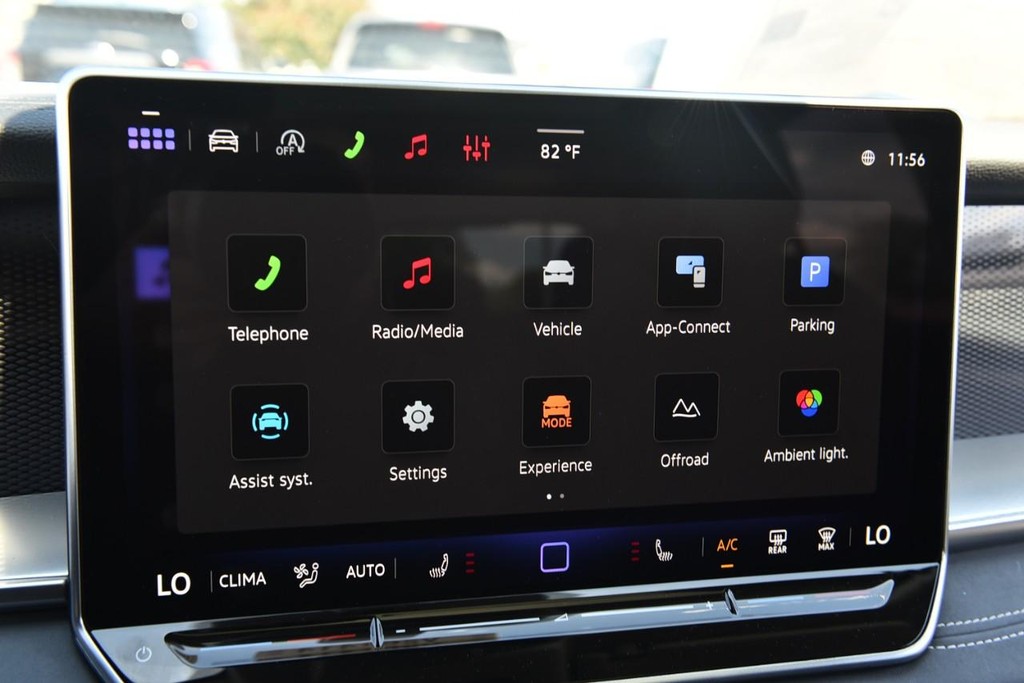Volkswagen Tiguan Vehicle Full-screen Gallery Image 15