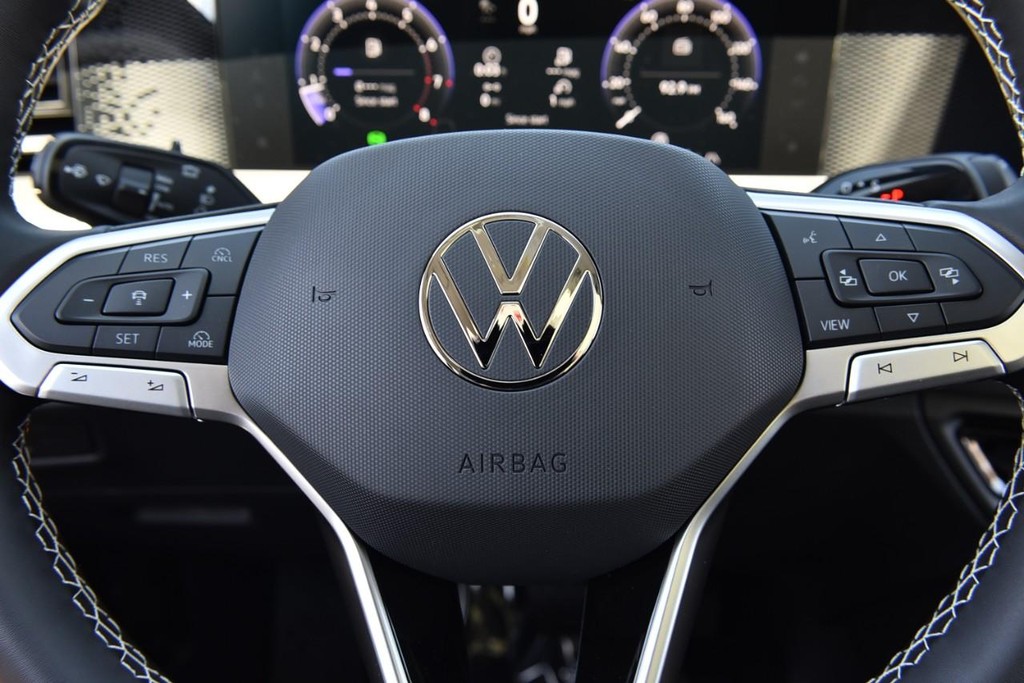 Volkswagen Tiguan Vehicle Full-screen Gallery Image 18