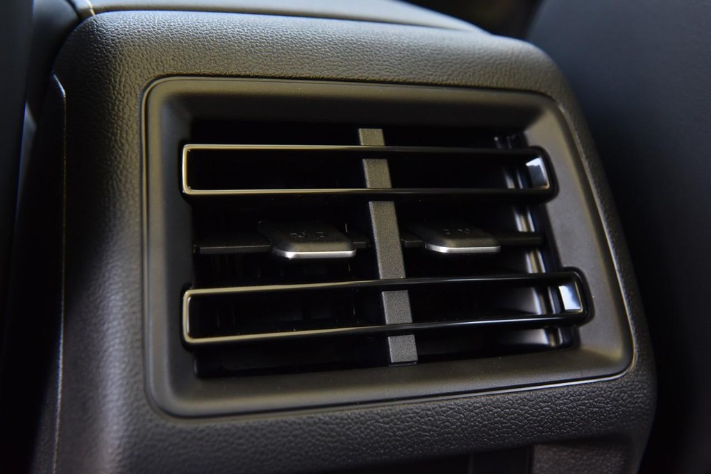 Volkswagen Tiguan Vehicle Full-screen Gallery Image 23