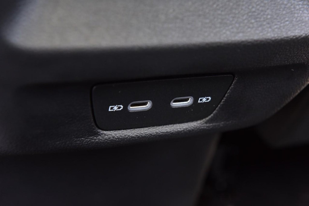 Volkswagen Tiguan Vehicle Full-screen Gallery Image 24