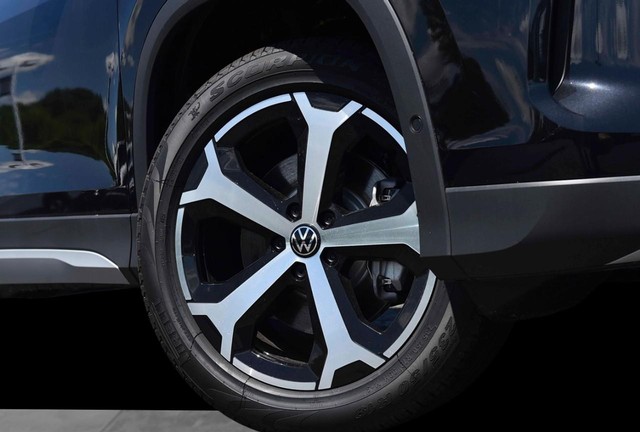 Volkswagen Tiguan Vehicle Image 03