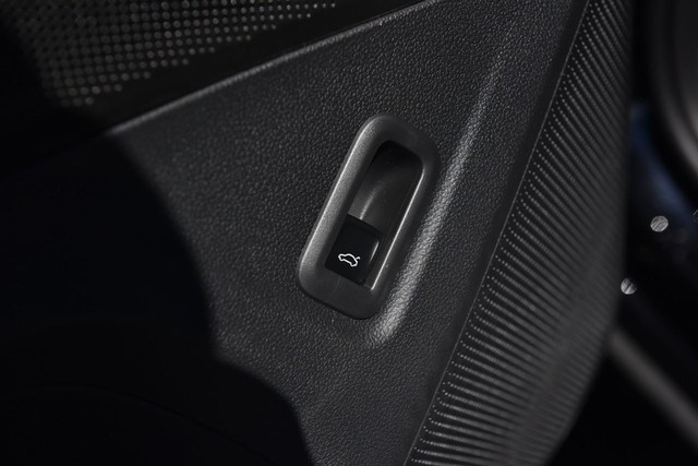 Volkswagen Tiguan Vehicle Image 09