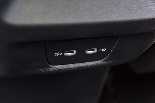Volkswagen Tiguan Vehicle Image 24