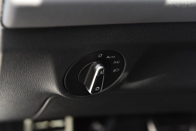 Volkswagen Jetta GLI Vehicle Image 11
