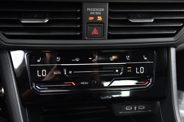 Volkswagen Jetta GLI Vehicle Image 15