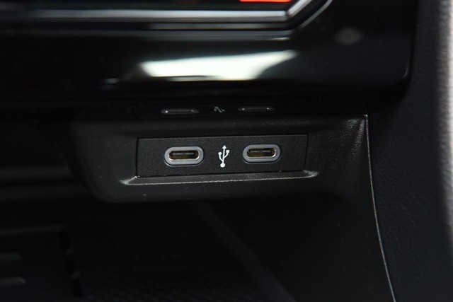 Volkswagen Jetta GLI Vehicle Image 16