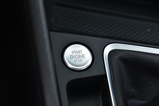 Volkswagen Jetta GLI Vehicle Image 17