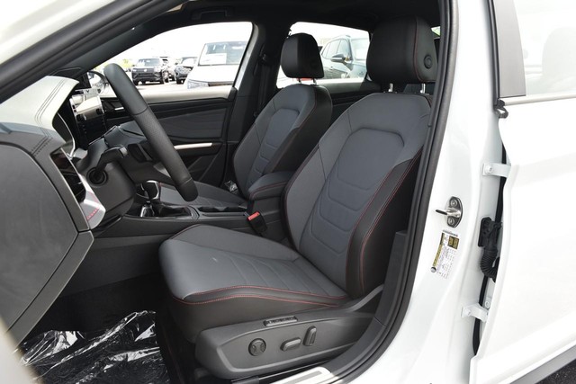 Volkswagen Jetta GLI Vehicle Image 20