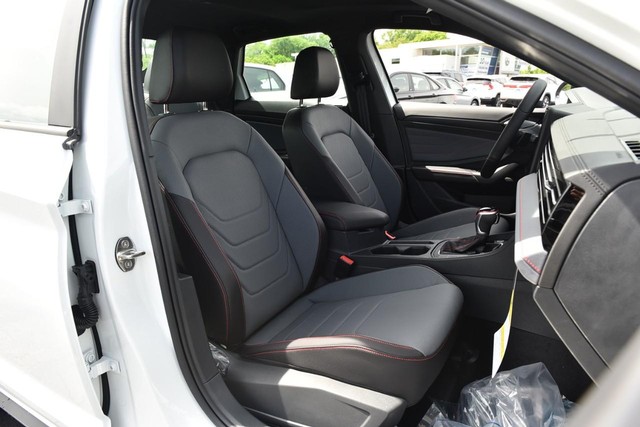 Volkswagen Jetta GLI Vehicle Image 21