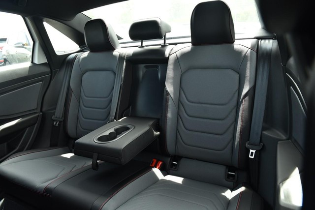 Volkswagen Jetta GLI Vehicle Image 23