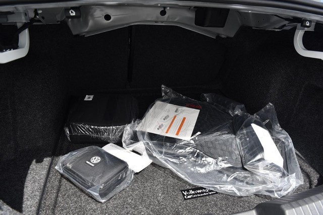 Volkswagen Jetta GLI Vehicle Image 24