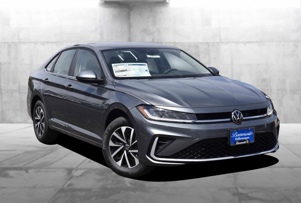 Volkswagen Jetta Vehicle Full-screen Gallery Image 2