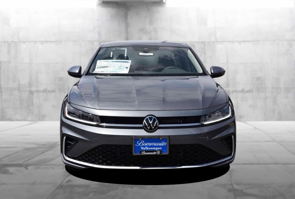 Volkswagen Jetta Vehicle Full-screen Gallery Image 4