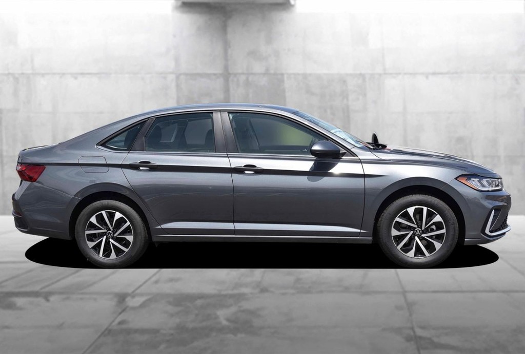 Volkswagen Jetta Vehicle Full-screen Gallery Image 5