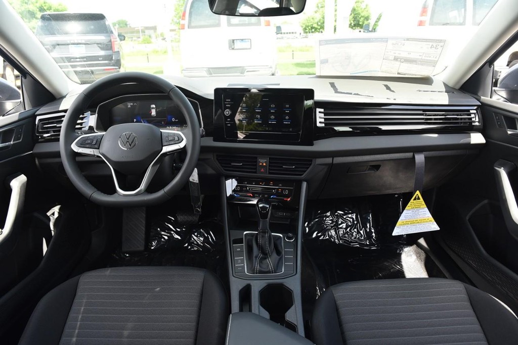 Volkswagen Jetta Vehicle Full-screen Gallery Image 7