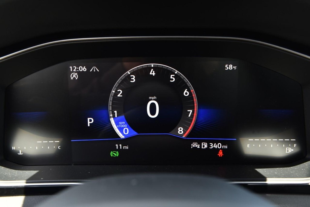 Volkswagen Jetta Vehicle Full-screen Gallery Image 12
