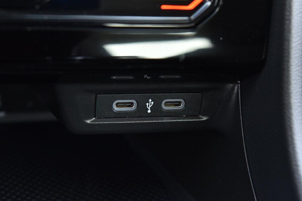 Volkswagen Jetta Vehicle Full-screen Gallery Image 16
