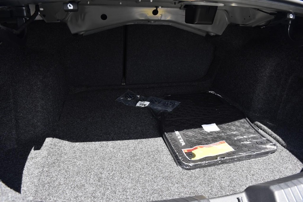 Volkswagen Jetta Vehicle Full-screen Gallery Image 22